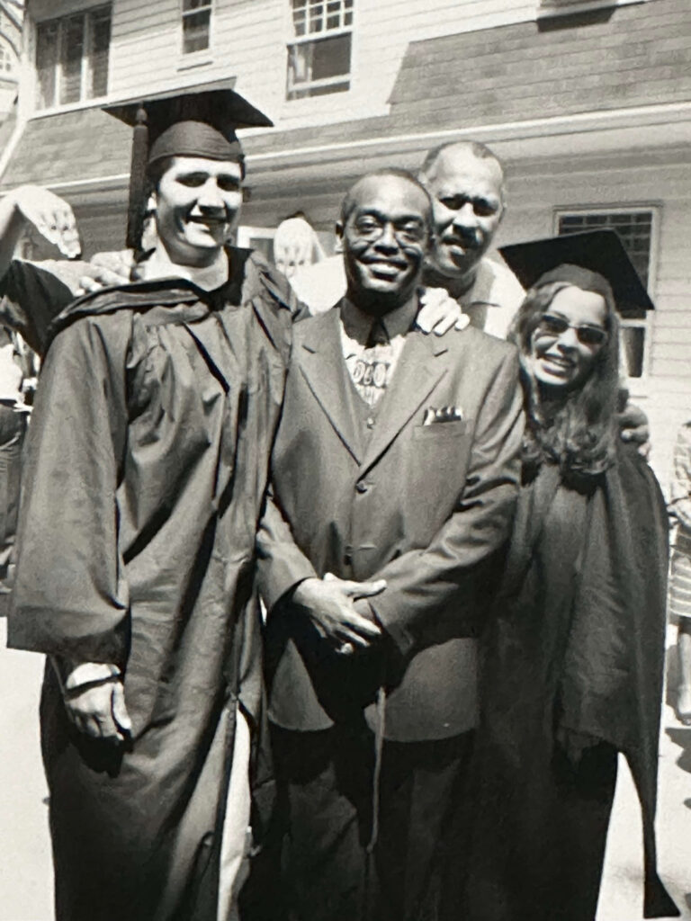 Yolanda Coentro ’00, MSW’01, and her husband, Shaheer Mustafa ’01, MSW’02,